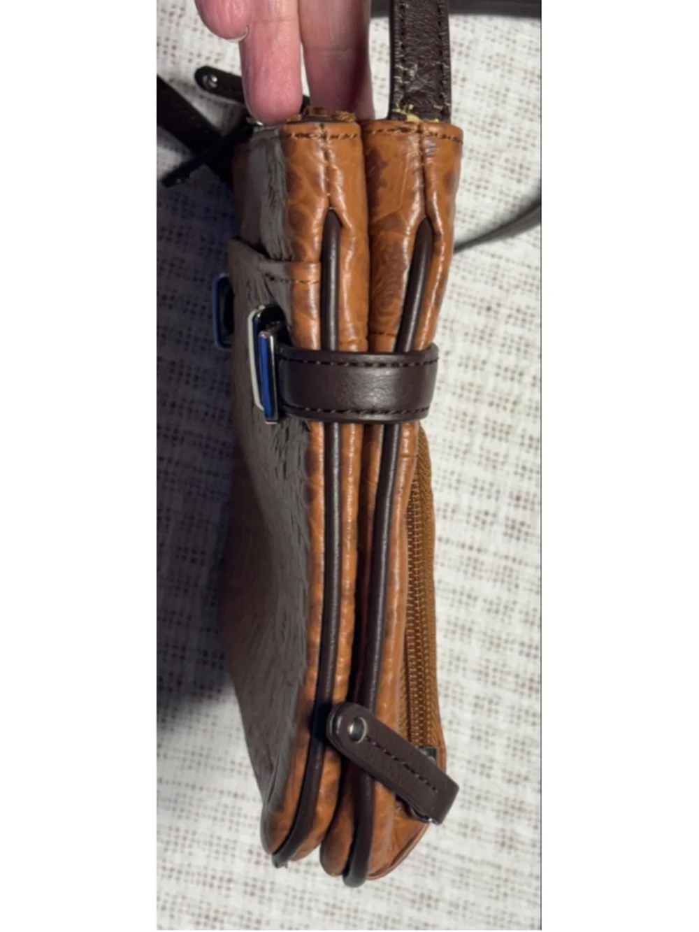 Y2K Tignanello Croc Embossed Tan & Brown Leather Crossbody Organize Fair Conditi